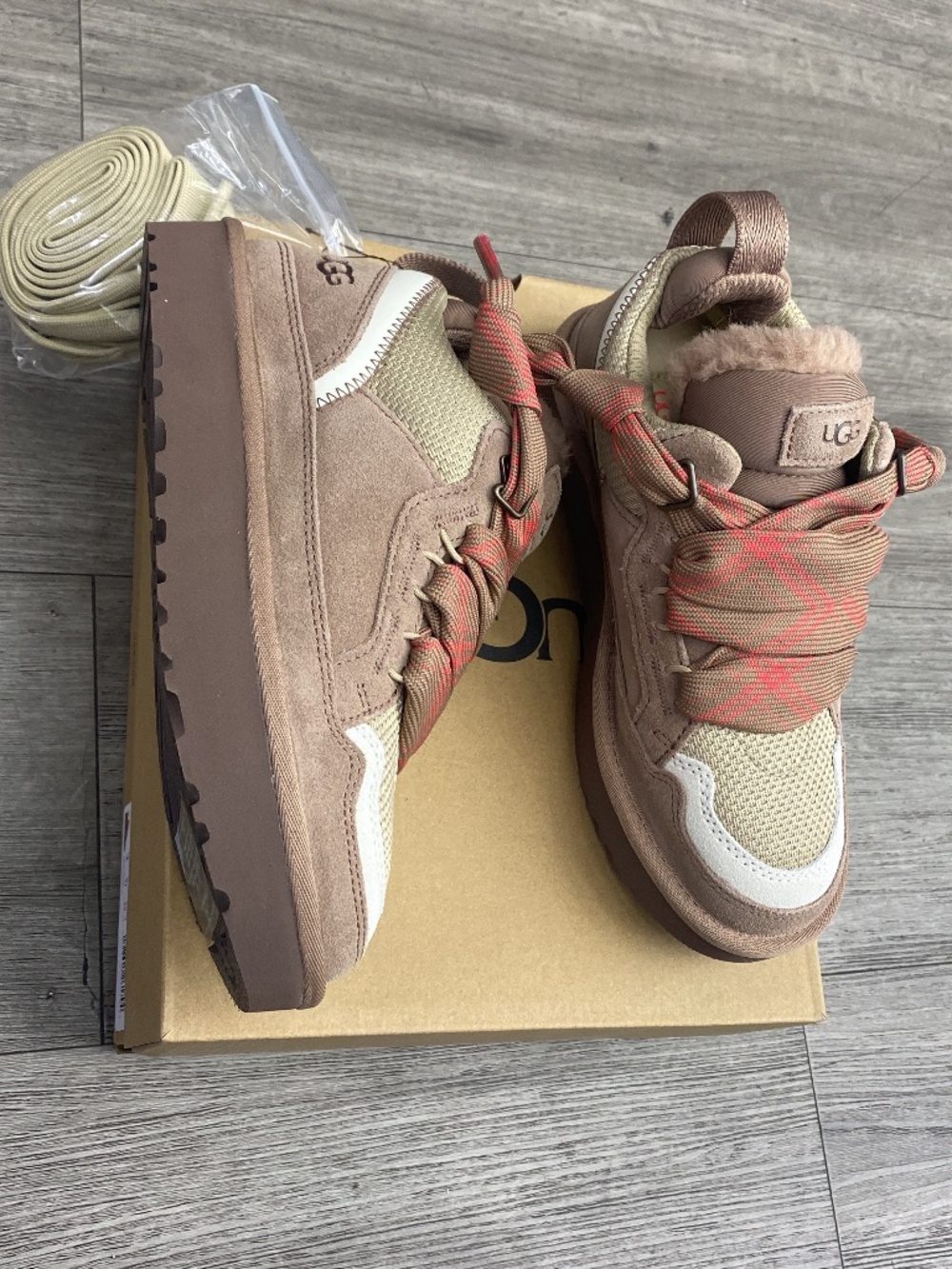 Authentic UGG Lowmel Sneakers RYK Casual Shoes  Description: Authentic UGG Lowme